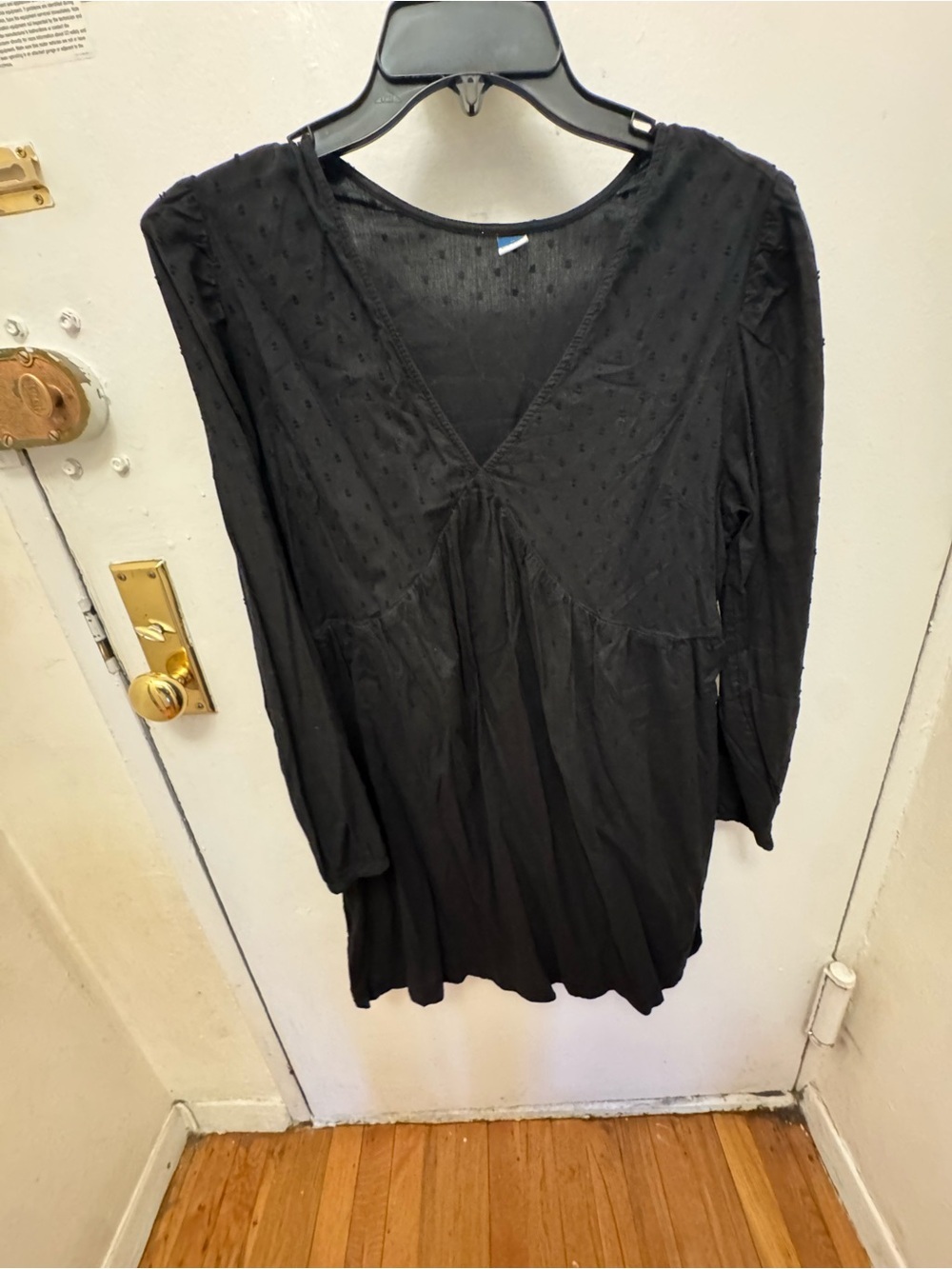 Old Navy Black Top with Branded Neck Tag - Picture 2 of 6